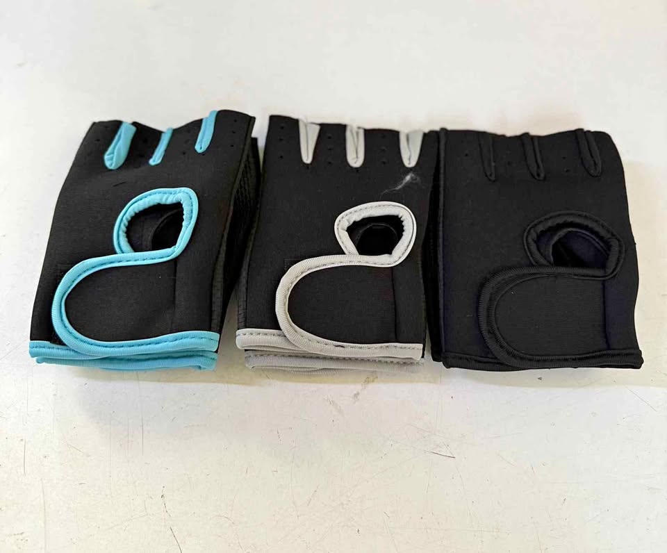 Large and medium size Gloves per pair