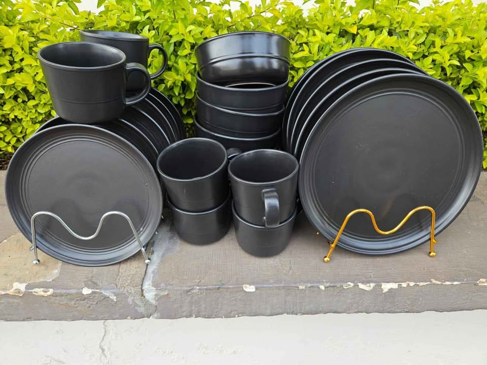 Elegant 24 Pieces Black Dinnerware Set